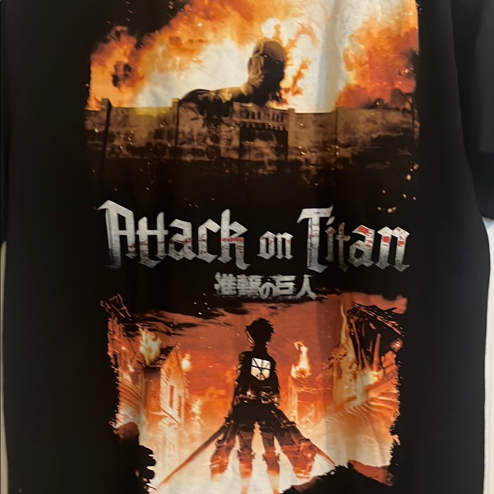 Black Short Sleeve Tee with Attack on Titan Graphic, size L